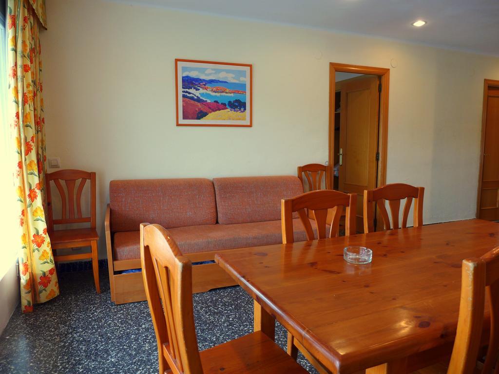 Goya Apartments Salou Bagian luar foto